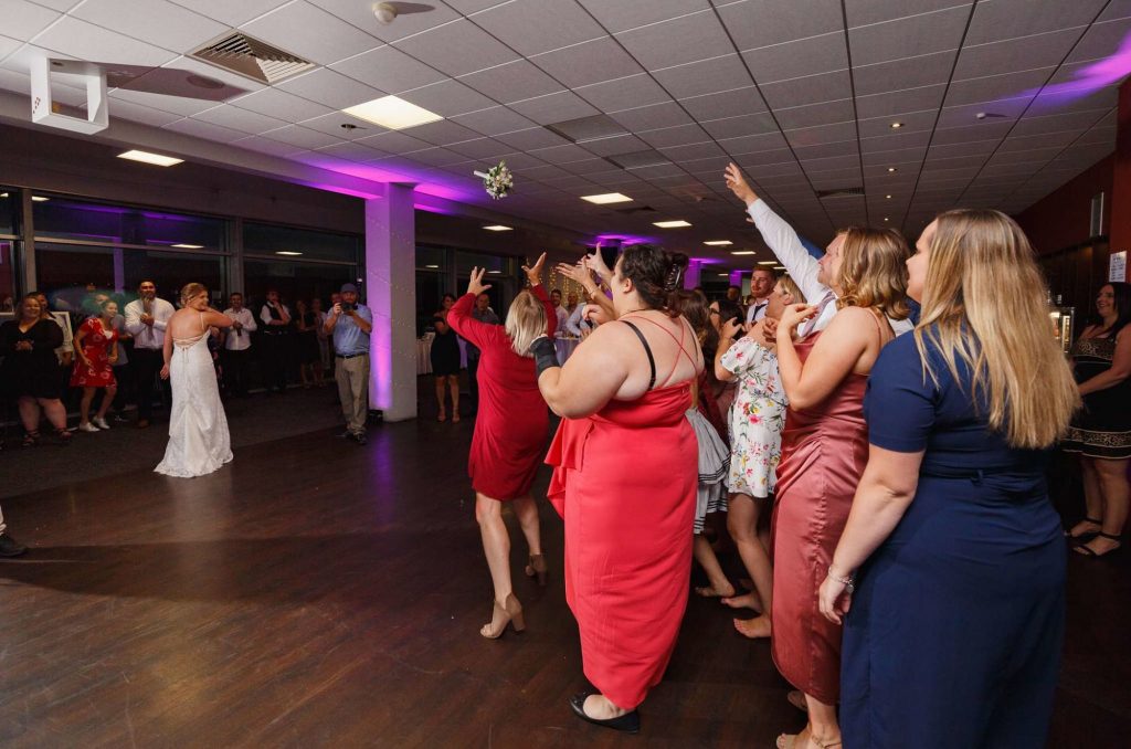 all-day-wedding-dj-experience-bouquet-toss