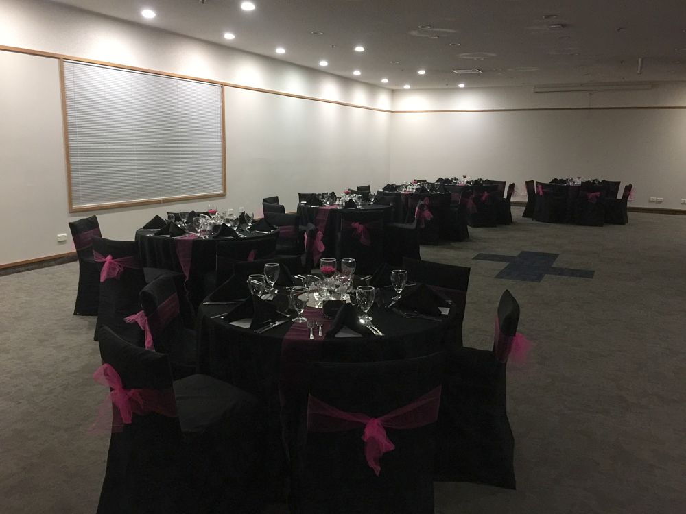 The Distinction Hotel Hamilton - Wedding table setting in Conference room 4